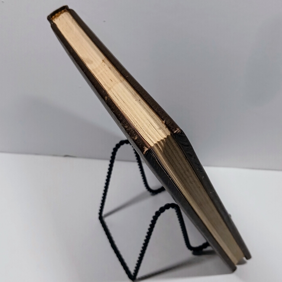 Faux Leather Back Louis L'Amour SACKETT W/Gold Autograph on Front 1981 - Picture 7 of 8